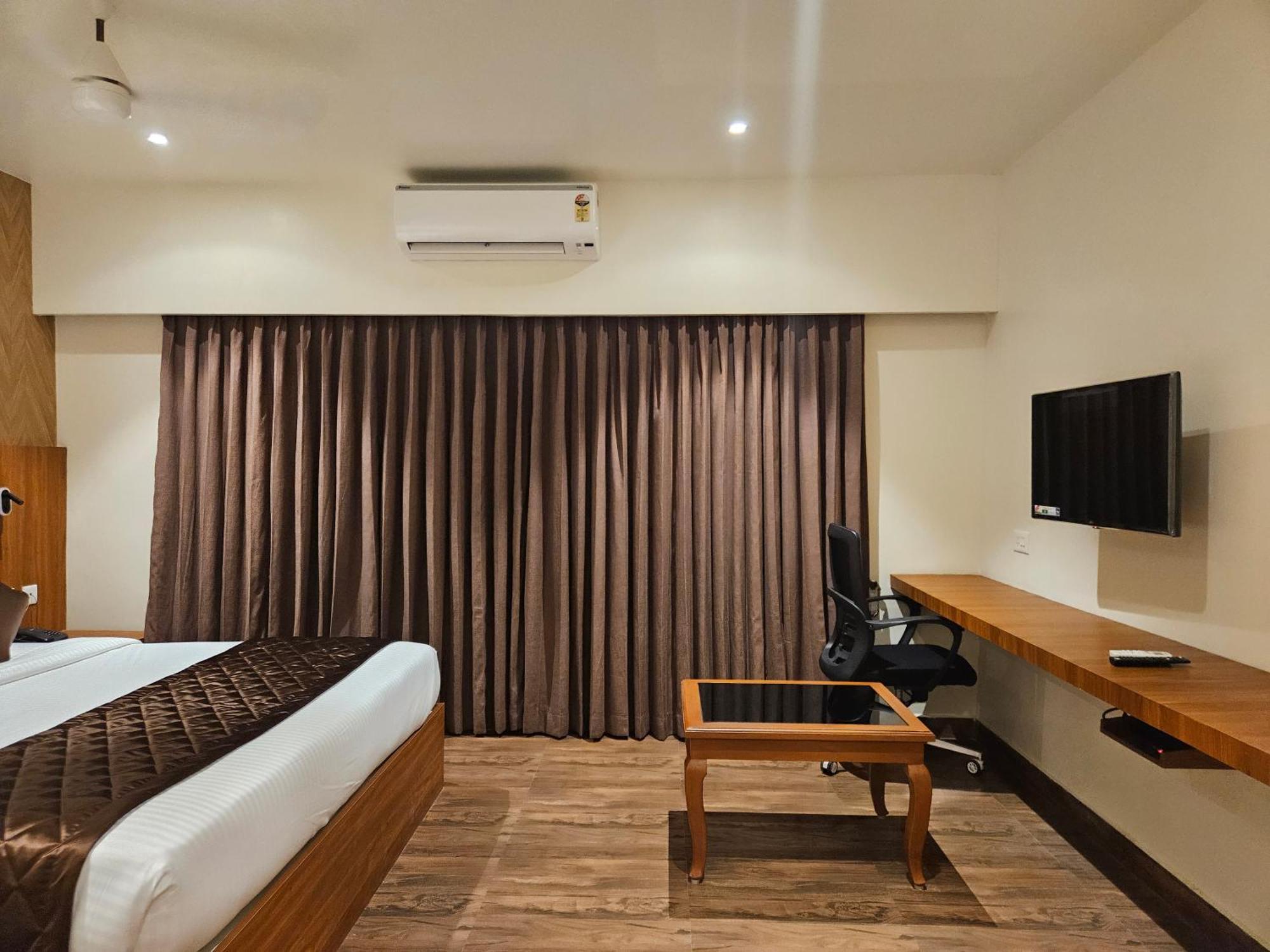 Hotel Pl Grand Karaikkudi Exterior photo